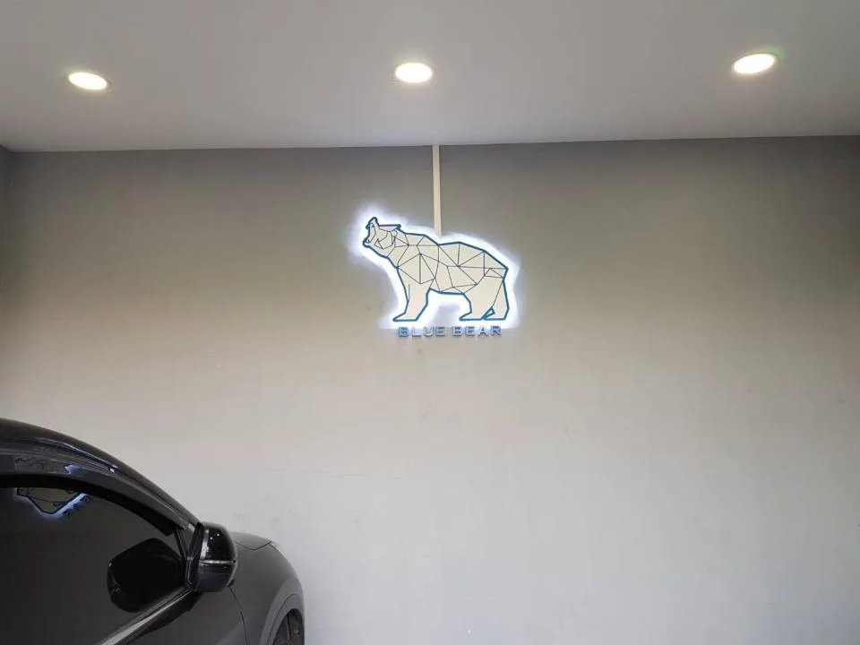 ผลงานป้ายป้ายไฟออกหลัง BLUE BEAR